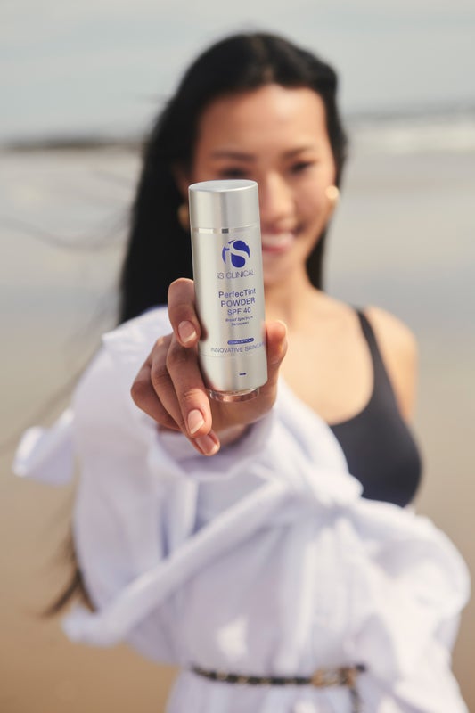 iS Clinical PerfecTint Powder SPF 40 - Beige