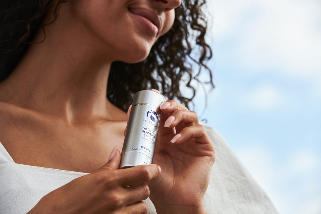 iS Clinical PerfecTint Powder SPF 40 - Bronze